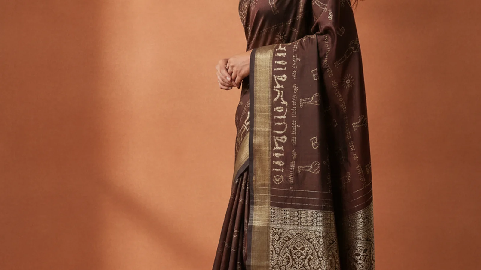 The saree, softly.